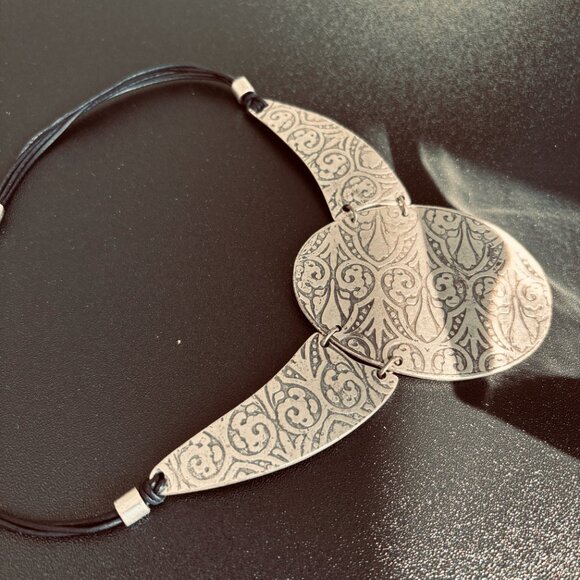 FRIDA Necklace - Picture 3 of 5